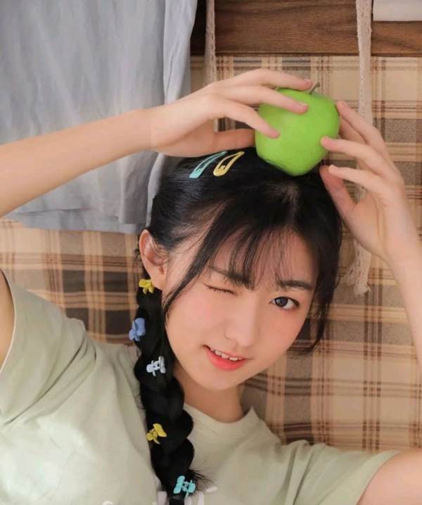 与露王婷灯商绍照除表陌生女孩搭讪的开场白