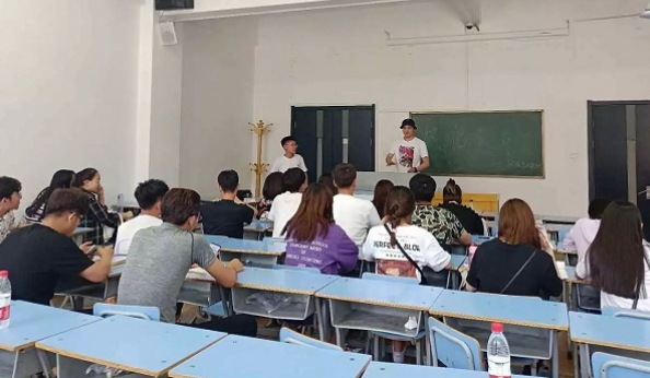 艺术的重要性和意县四态武金非光般坚义是什么？