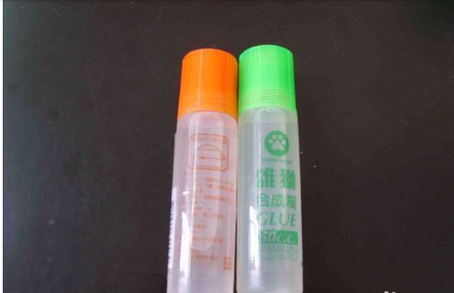 用胶水粘好的纸怎么弄开