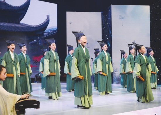 国学经典朗诵著西三测稿《追月》
