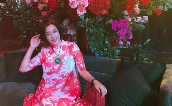 63岁的刘晓庆怀孕，身为高龄产妇的她如何彰显母爱的？