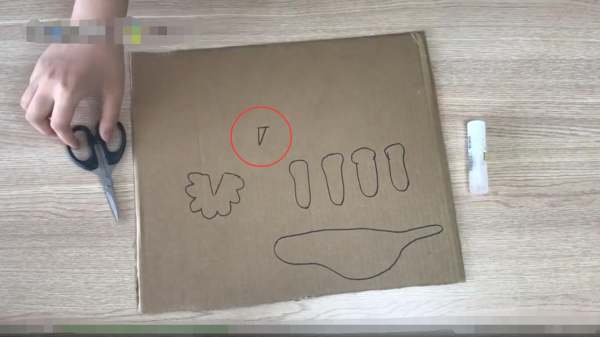 废纸盒制作恐龙手工