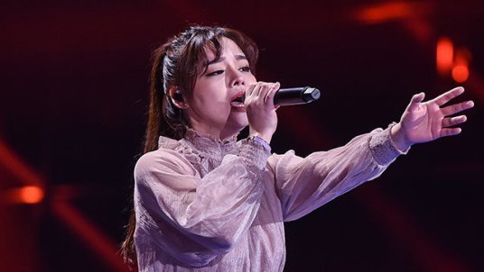 谁有黄霄云的左手指月mp3链接，谢谢
