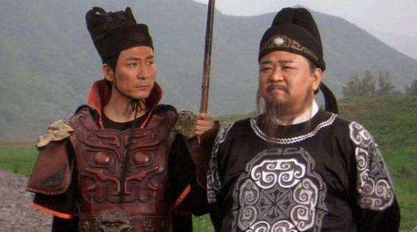 李元芳的千牛卫大将军相当于现在什么职务？千牛卫下辖多少兵马？