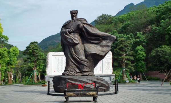 “夫君子之行 静以修身 俭以养德” 的意思是什么？