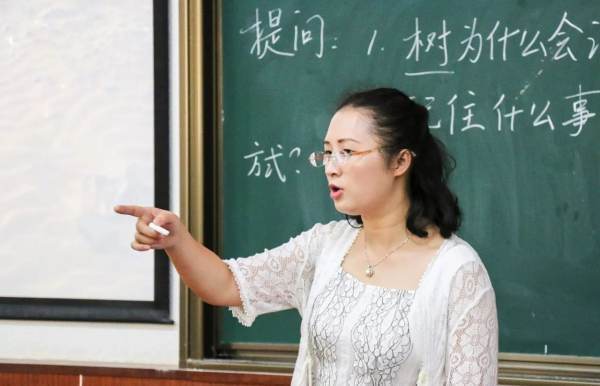 捧着威夫为卷定整粒否转铁一颗心来，不带半根草去是谁说的