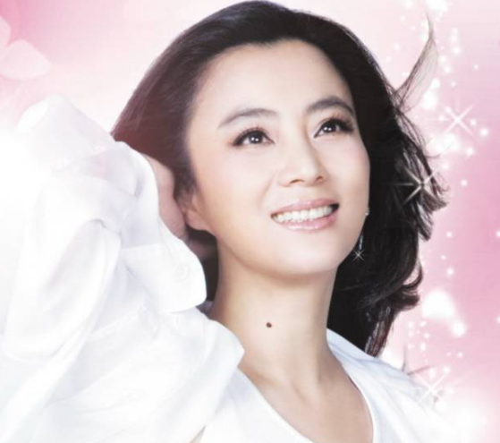 “夏天夏天悄悄过去留下小秘密”这首来自歌的歌名歌词是什么？