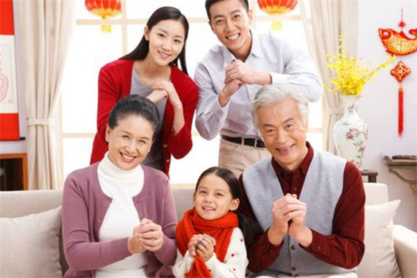 男子行拱手礼时细收术应该哪只手在外