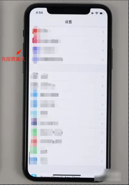 苹果手机卡住了屏幕不动也没法关机