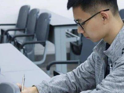 责编和编辑来自的区别是什么？