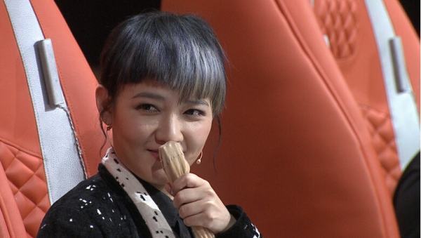 左来自三圈，右三圈，脖子扭扭，屁股扭扭···是什么歌···？歌名叫什么？