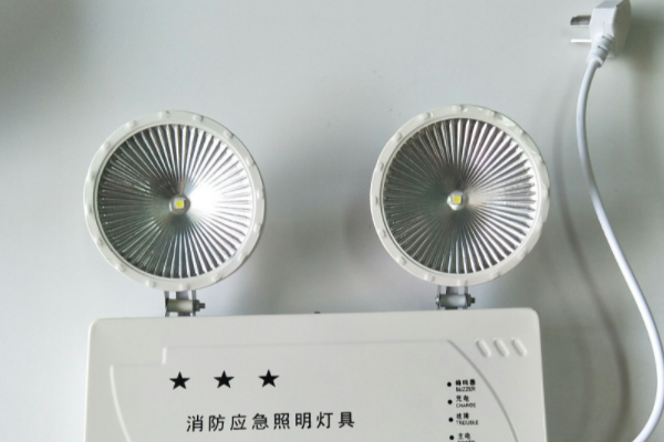 幼儿园应配备什么样的应急照明装置?