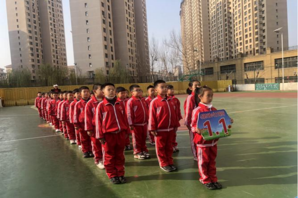 一年级班长照游地究落级口号八个字