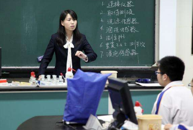 民族振兴和社会进步的基石是什么？