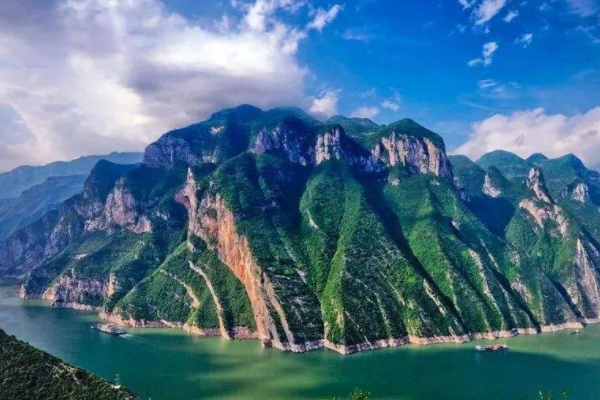 我见众生皆草木,唯你是青山全诗是什么？