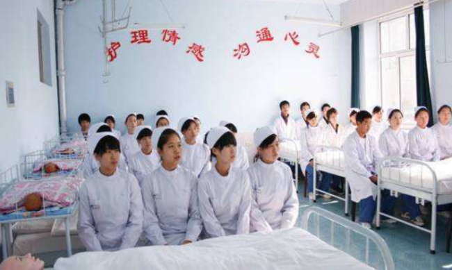 高级护理专业哪个学校比较好