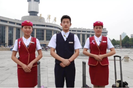 高铁乘务员怎么考？