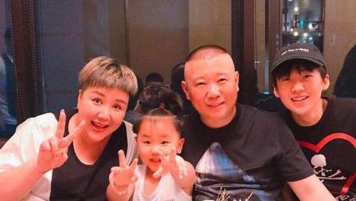 郭德纲的现任妻子王惠是郭麒麟的后妈，郭麒麟和后妈的关系为何会这么好？