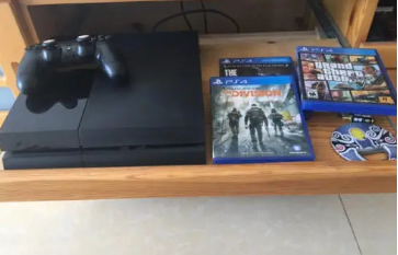 现在入switch和ps4哪个好？