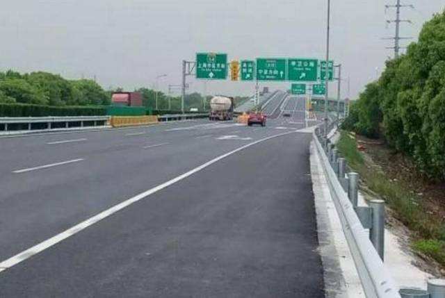 沈海高速1.5公里实线路段，一年产生了多少违章和罚款？