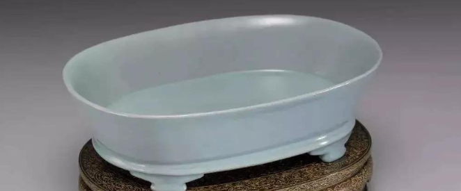 汝窑瓷器都开片吗？