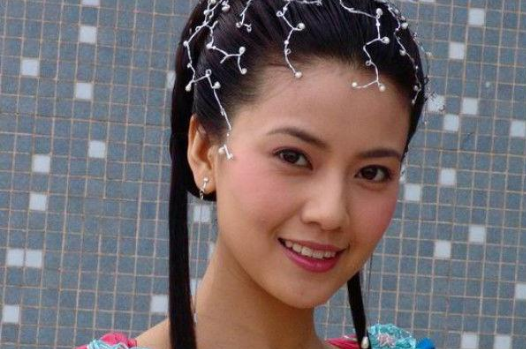 游走贤妻良母和冷血杀手之间的女子“柳生飘絮”，为何最后悲惨自尽？