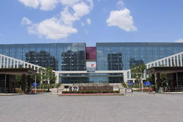 郑州解放军信息工程大学属于几本？常年的录取分数线多高？每年录取几人？