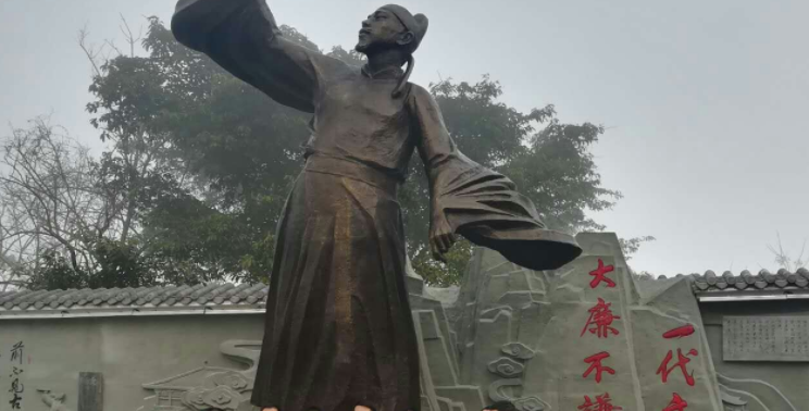 《登幽州台歌》写作背景？