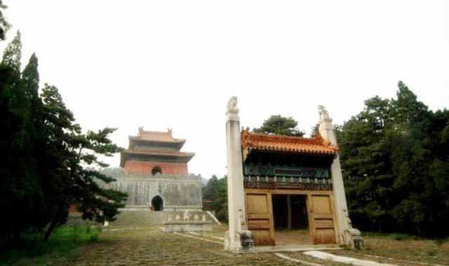 董鄂妃、董小宛有什么关系，董鄂妃真的是多尔衮的闺女吗？
