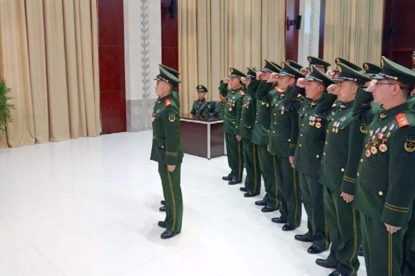 在军队上，要当连长需要达到多大年龄?
