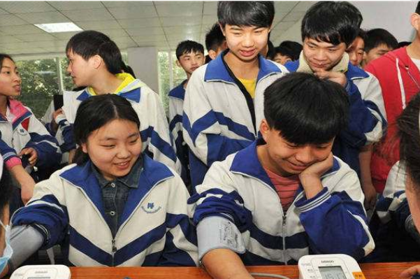 今年安徽省的中考的总分是多少？