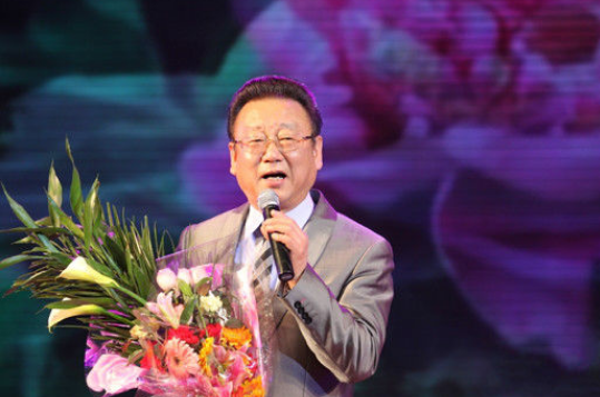 电影《青松岭》主题曲《沿着社会主义大道奔前方》原唱者是谁