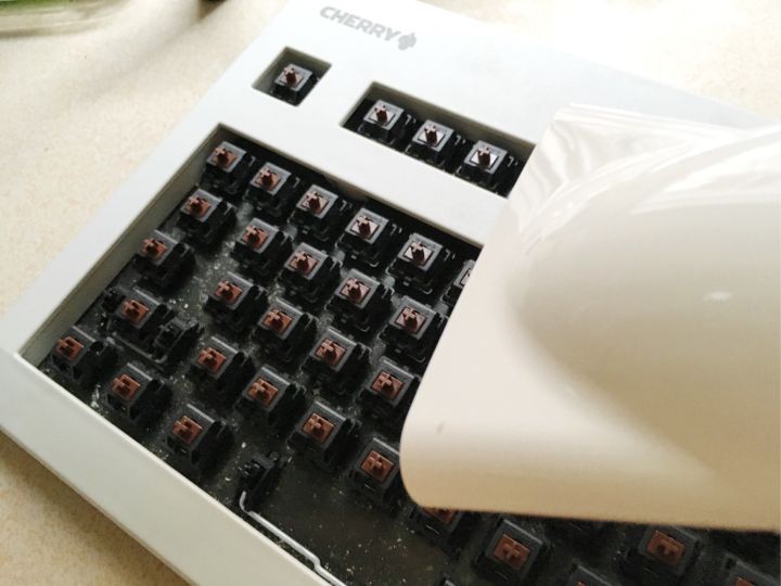 电脑键盘怎么清洗？里面好脏啊~~~