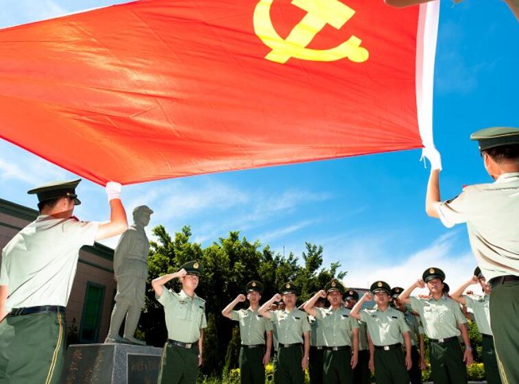 申请入党的人，要填写入党志愿书，要有 ， 作，要经过...