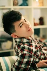 我是男生，头大脸大留什么样发型适合我
