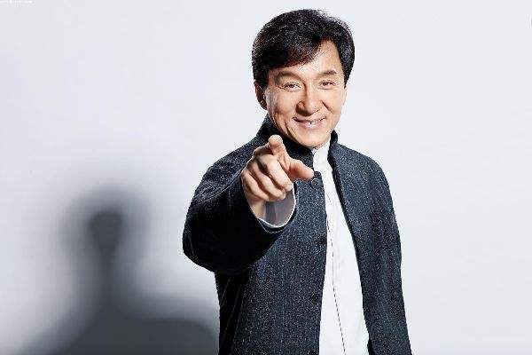 成龙的成家班与洪金宝的洪家班，为什么差距这么大？