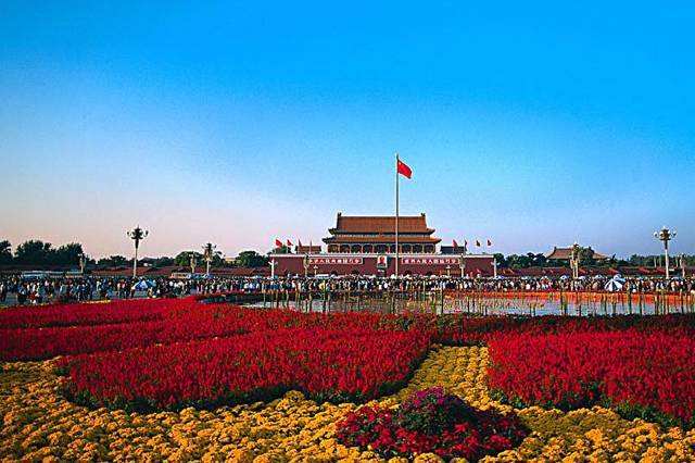 国庆节的来历和习俗 各30字左右