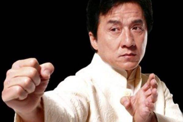 成龙的成家班与洪金宝的洪家班，为什么差距这么大？