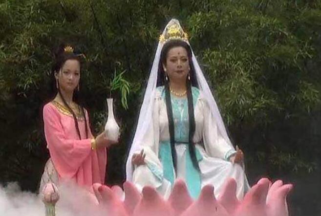 观音菩萨身边有两个小孩，被称为金童玉女，小女孩是什么来头？