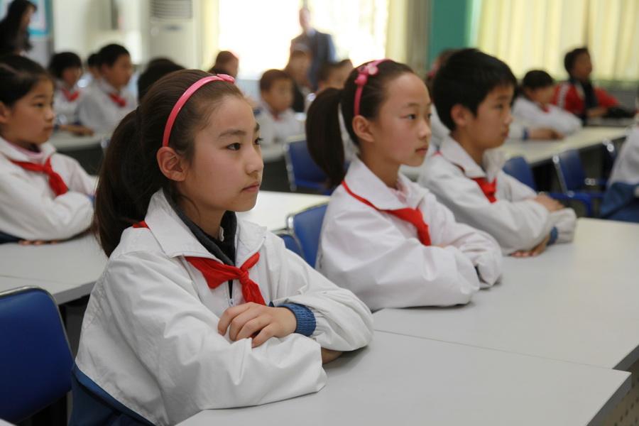 孩子自卑不自信怎么办？如何培养孩子的自信心？