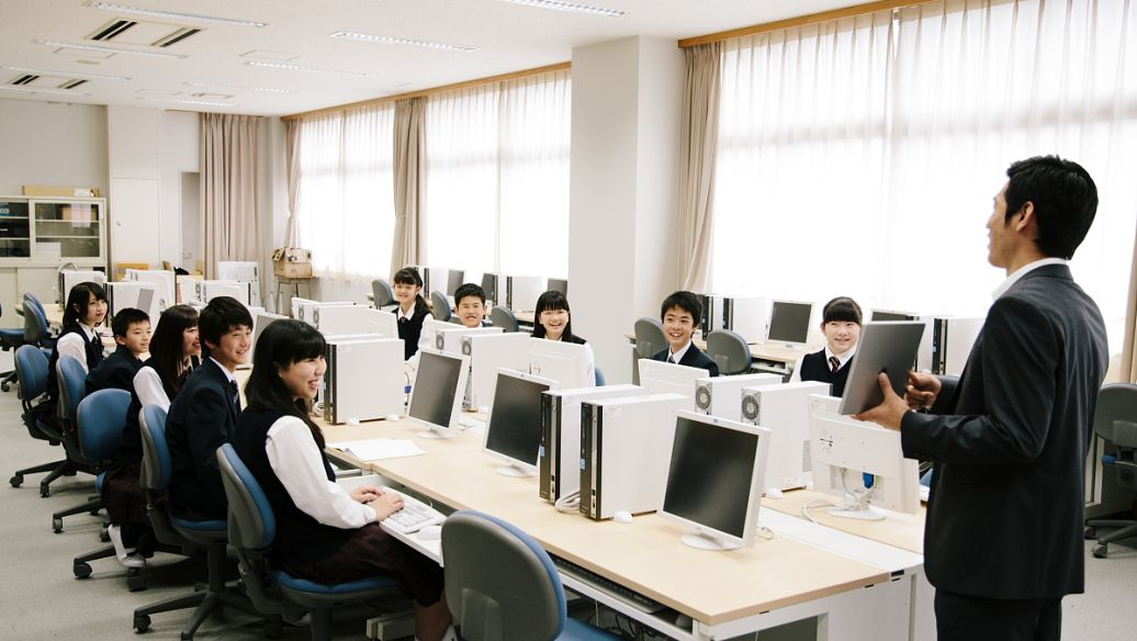 女生学什么专业比较吃香？