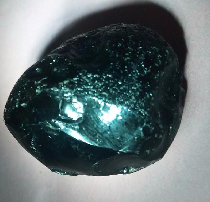 请大师们帮我看看这块是不是天然黑钻石原石图片！