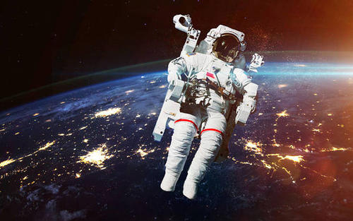 在我们的空间站，航天员太空边喝茶边工作，他们什么时候会启程回家？