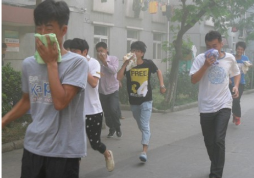 发生化工爆炸事故时应如何自救？