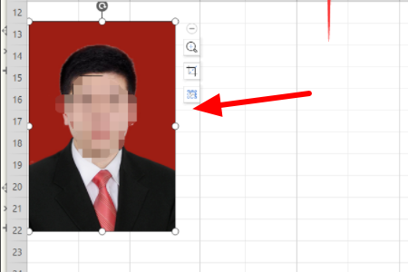 怎么用wps表格把照片底色换成红色