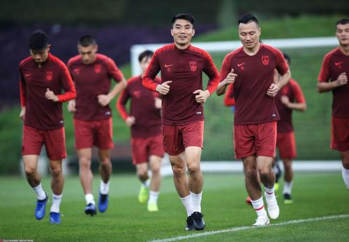 世预赛抽签：国足获上签，国足会带上哪些球员出战？
