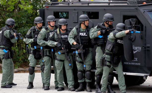 美国警察的警衔是怎么分的？