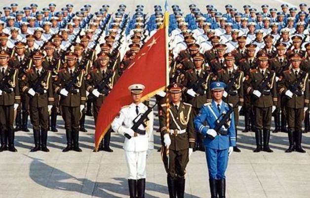 中华人民共和国的武装力量是由哪些类型的武装力量组成？