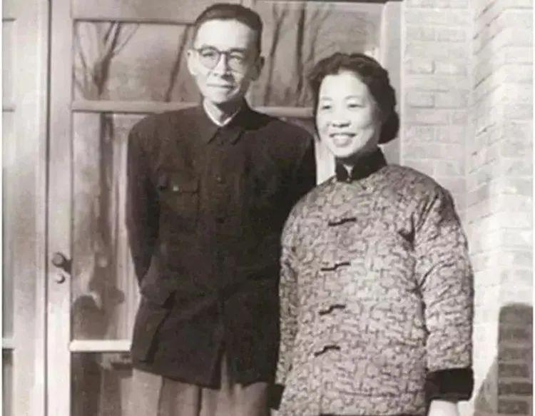 梁思成在林徽因死后，为啥宁愿众叛亲离也要再娶？
