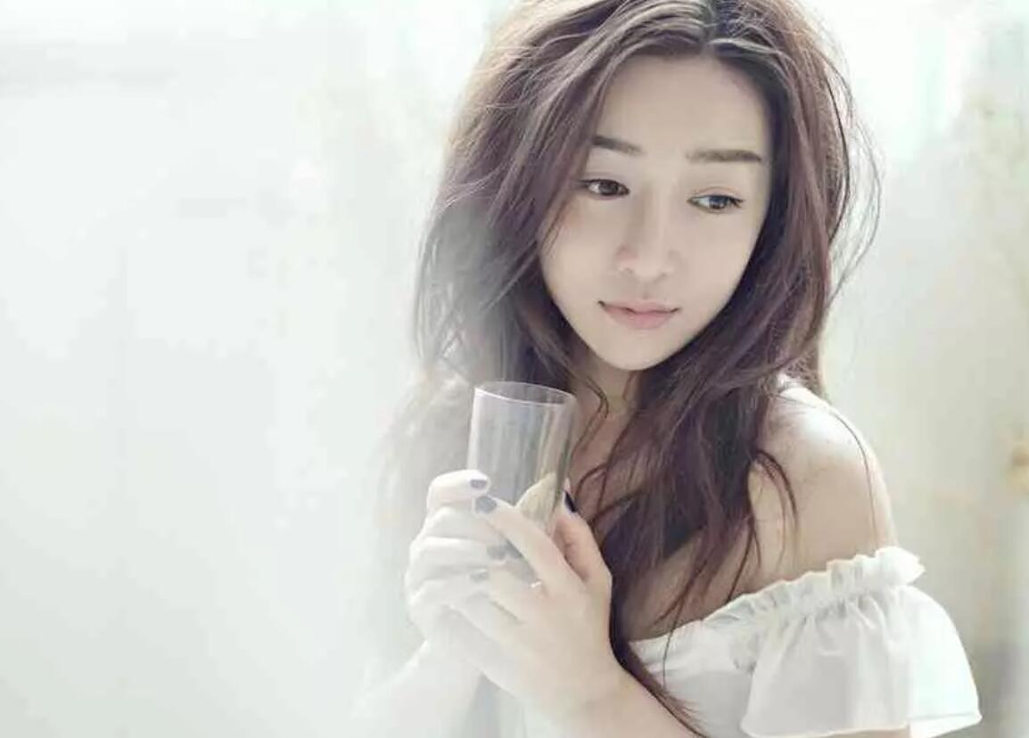 何彦霓个人资料年龄多少岁？